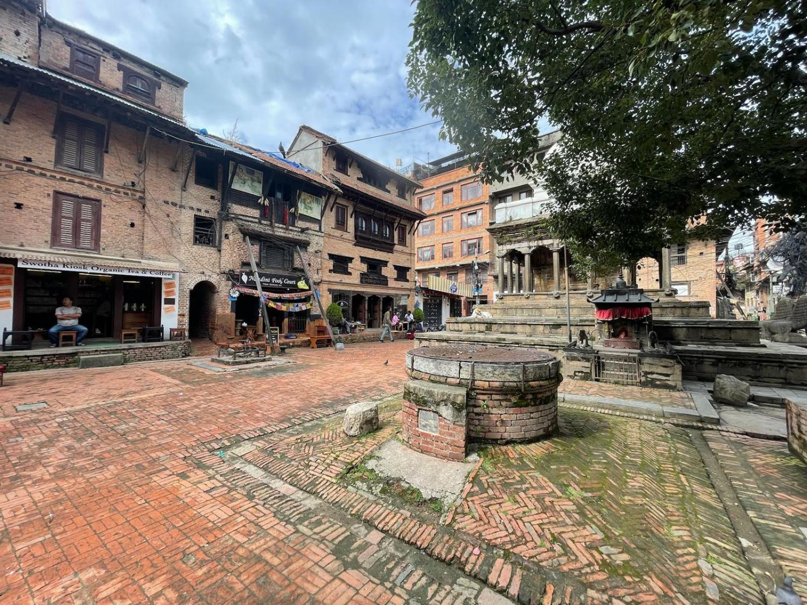 Отель Patan Square - 2 Km From Patan Durbar Square Экстерьер фото